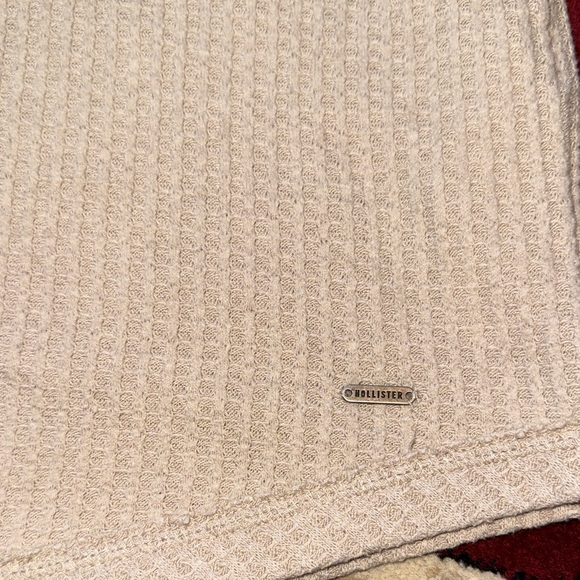 Hollister Beige Textured V-Neck Top - Picture 3 of 5